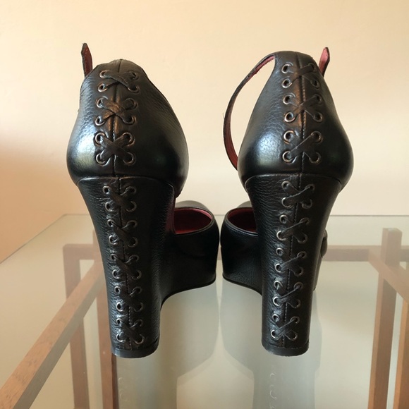 Vince Camuto - lace up back heels - Picture 4 of 8